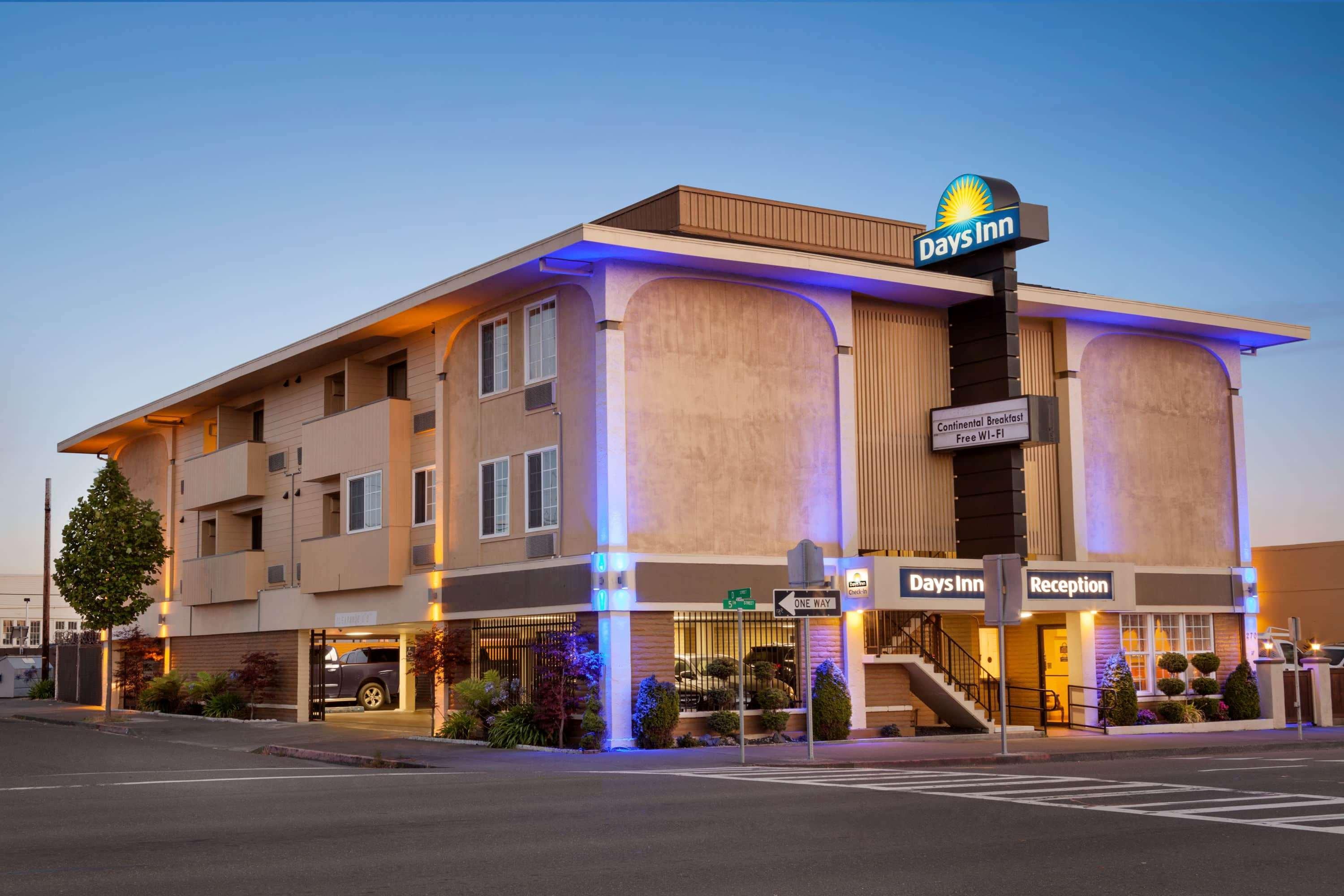 Days Inn By Wyndham Eureka Ca Exteriör bild